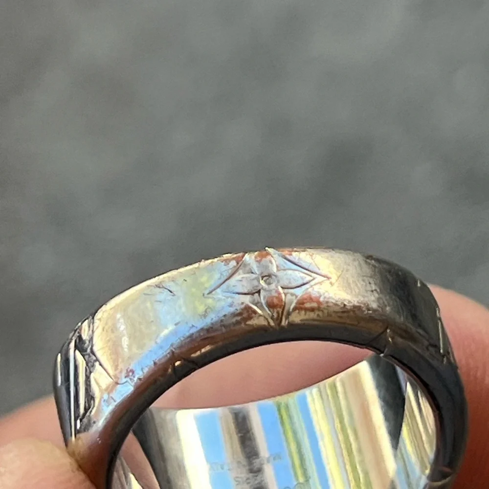 Louis Vuitton Monogram Signed Silver Tone Ring M62487 Ring Men’s M Sz 9 QUALITY - Picture 6 of 15